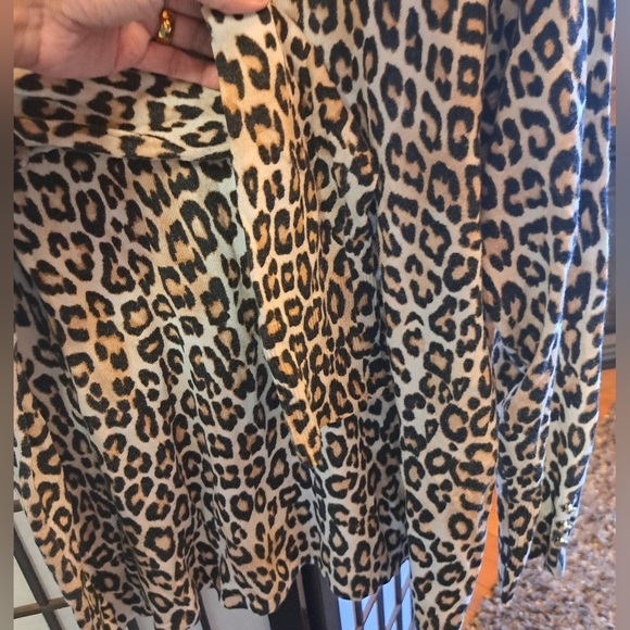 Beautiful Silky Leopard Print Rayon Sweater - Picture 4 of 7